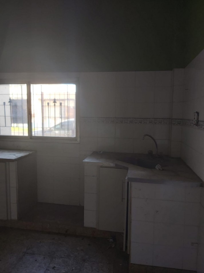 VENTA DE CASA DE 3 AMBIENTES EN VILLA LUZURIAGA