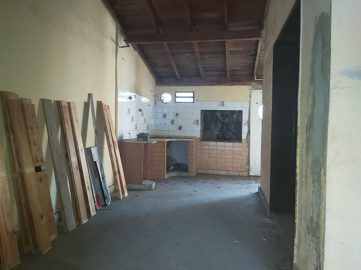 VENTA DE CASA DE 3 AMBIENTES EN VILLA LUZURIAGA