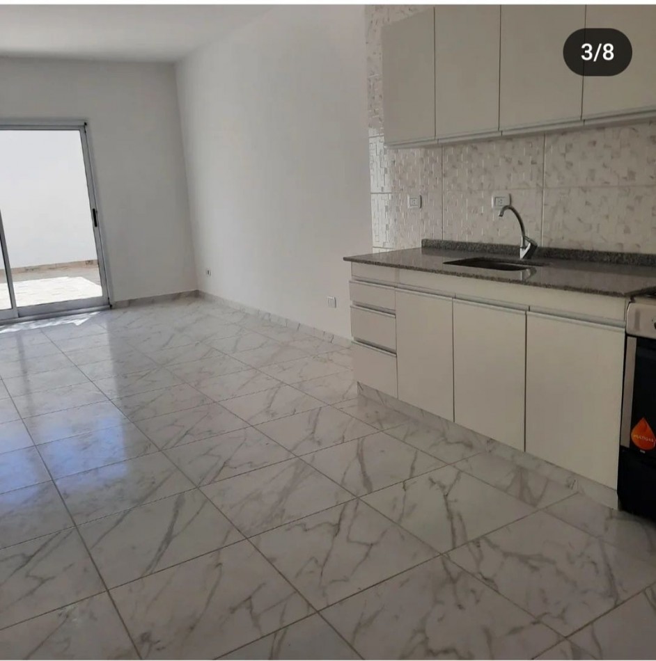 DEPARTAMENTO DE 2 AMBIENTES CON PATIO Y COCHERA EN VILLA LUZURIAGA