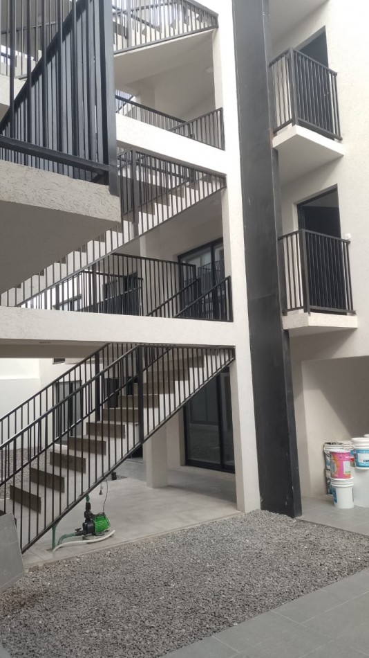DEPARTAMENTO DE 2 AMBIENTES EN PLANTA BAJA AL FRENTE 