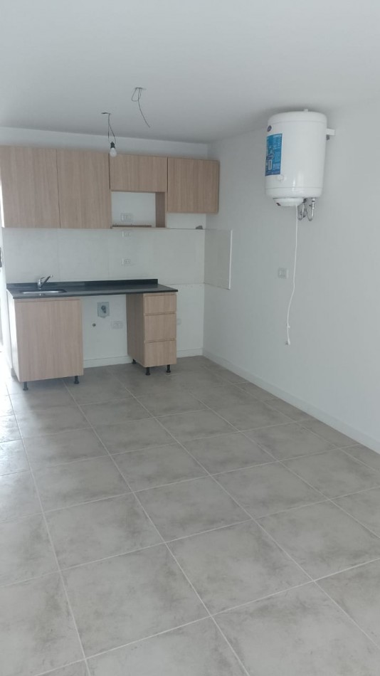 DEPARTAMENTO DE 2 AMBIENTES EN PLANTA BAJA AL FRENTE 