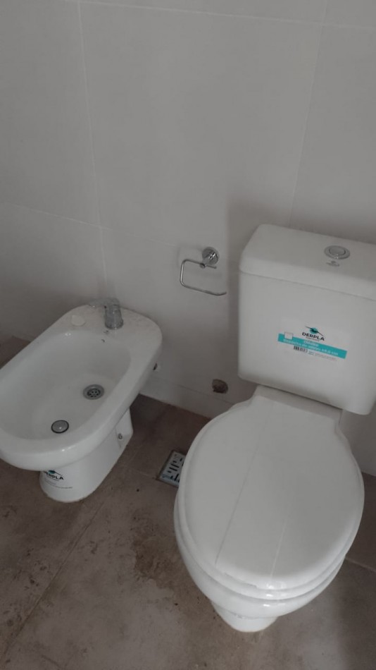 DEPARTAMENTO DE 2 AMBIENTES EN PLANTA BAJA AL FRENTE 