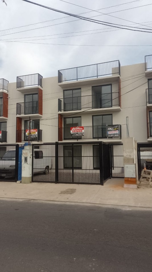 DEPARTAMENTO DE 2 AMBIENTES EN PLANTA BAJA AL FRENTE 