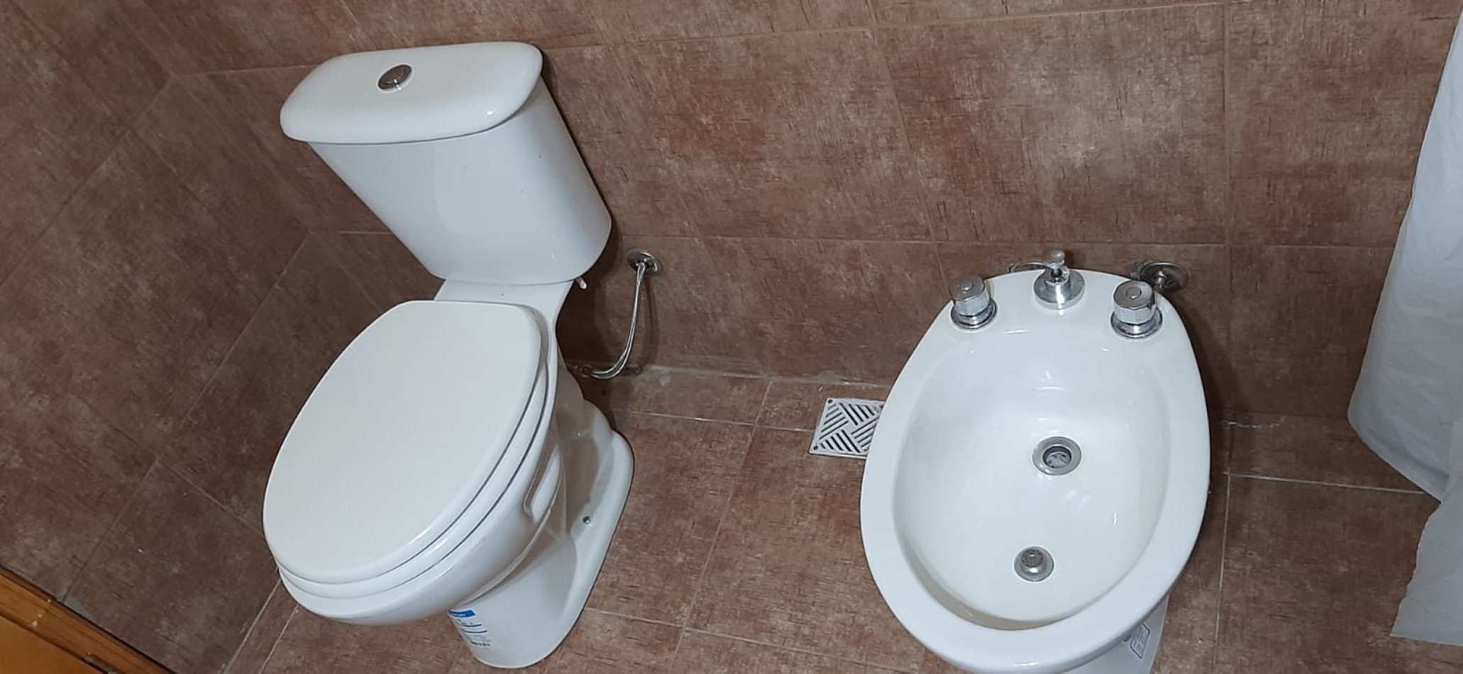 DUPLEX PHs, SON DOS JUNTOS EN BALNEARIO RETA VENDO o PERMUTO VENTA EN BLOCK