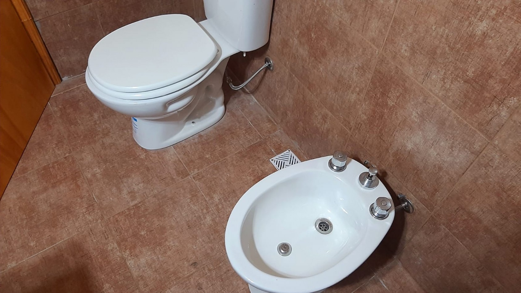 DUPLEX PHs, SON DOS JUNTOS EN BALNEARIO RETA VENDO o PERMUTO VENTA EN BLOCK