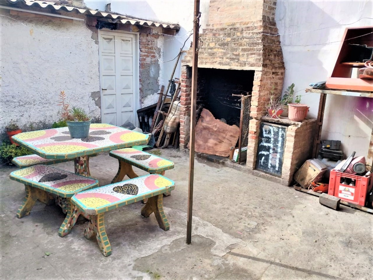 Casa sobre lote propio a REFACCIONAR en Isidro Casanova