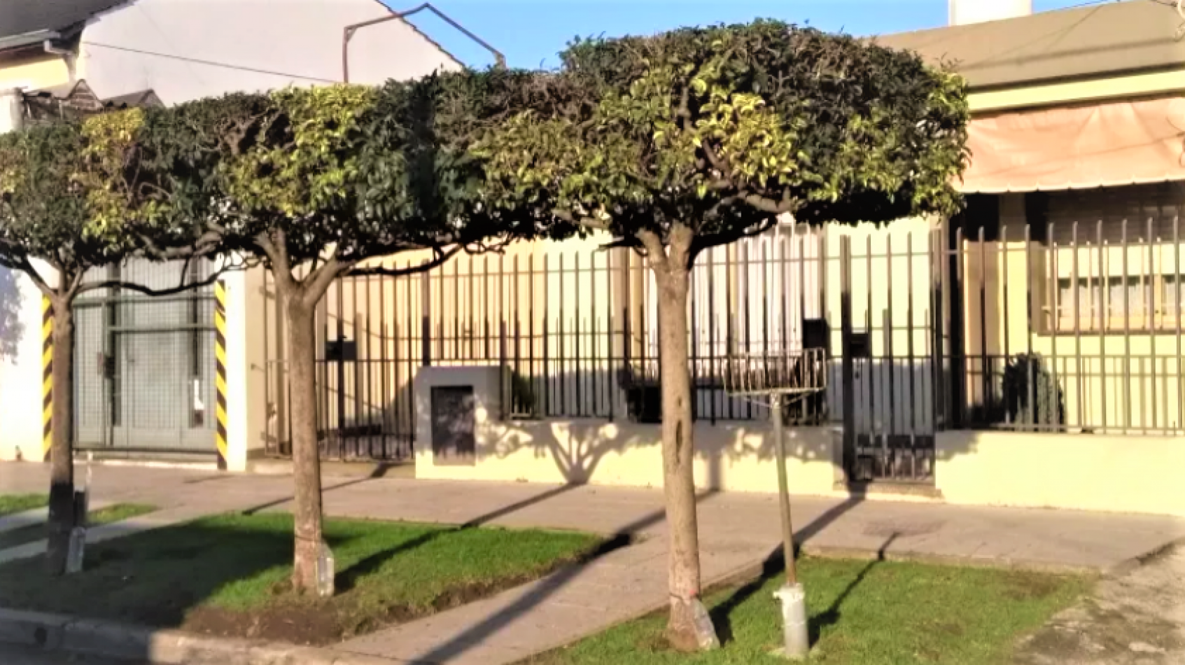 VENTA DE Casa DE 3 AMBIENTES en Villa Luzuriaga
