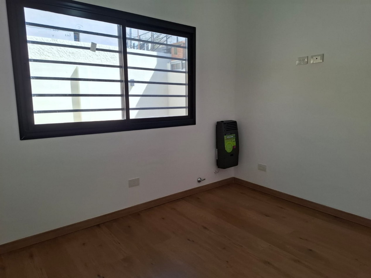 VENTA DE CASA DE 4 AMBIENTES a ESTRENAR EN MORON