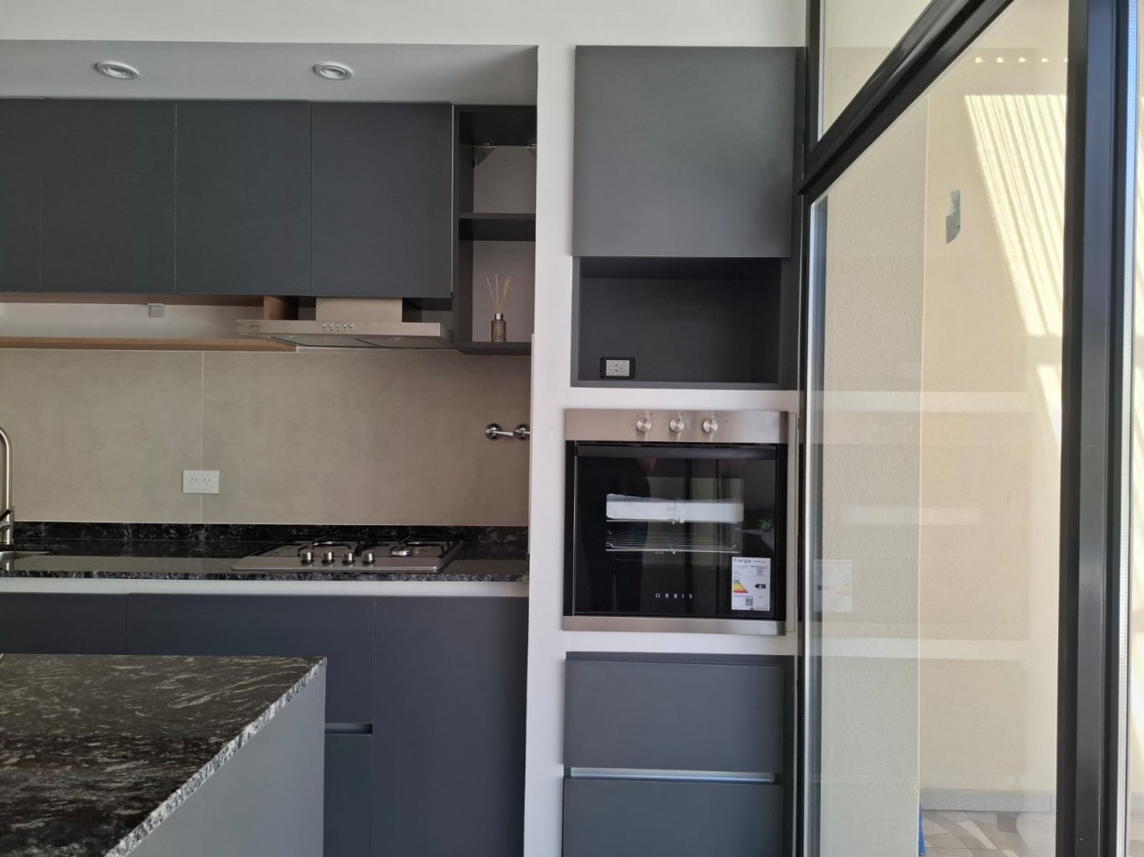 VENTA DE CASA DE 4 AMBIENTES a ESTRENAR EN MORON