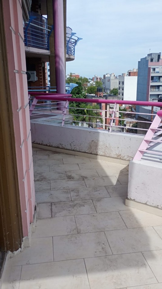 VENTA DE DEPARTAMENTO DE 3 AMBIENTES CON BAULERA EN MORON