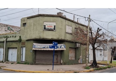 CASA CON LOCAL MAS 1 PH MAS 2 COCHERAS VENTA EN BLOCK EN LA TABLADA RETASADO!